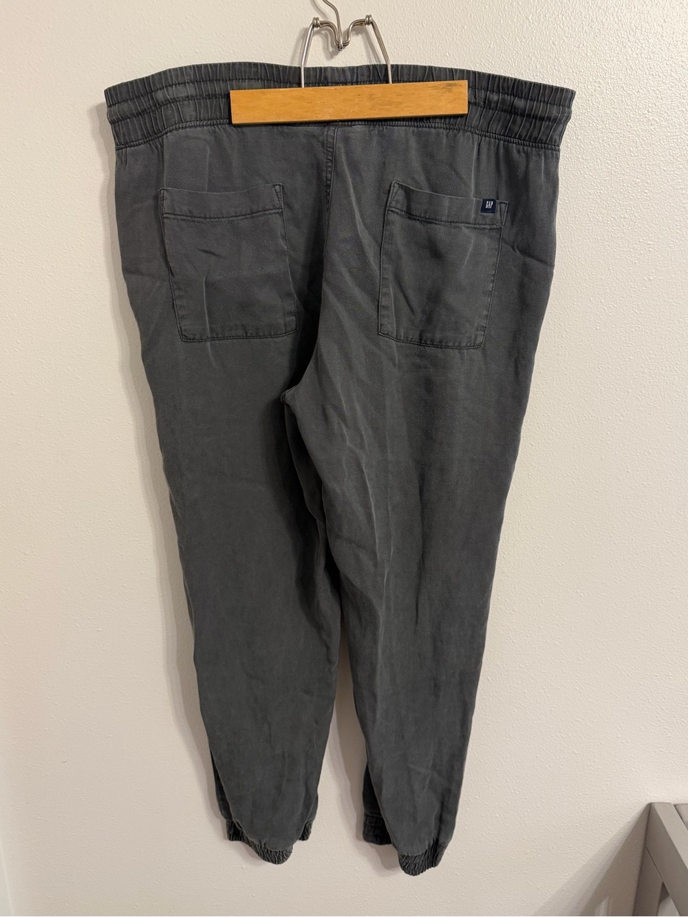 GAP Joggers - Picture 7 of 9